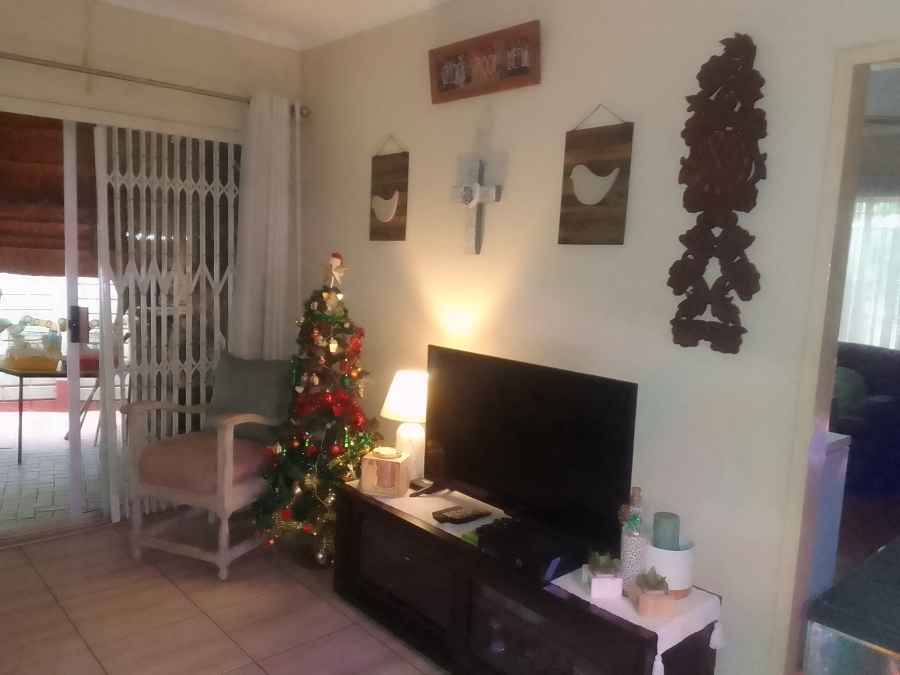 4 Bedroom Property for Sale in Geelhoutpark North West